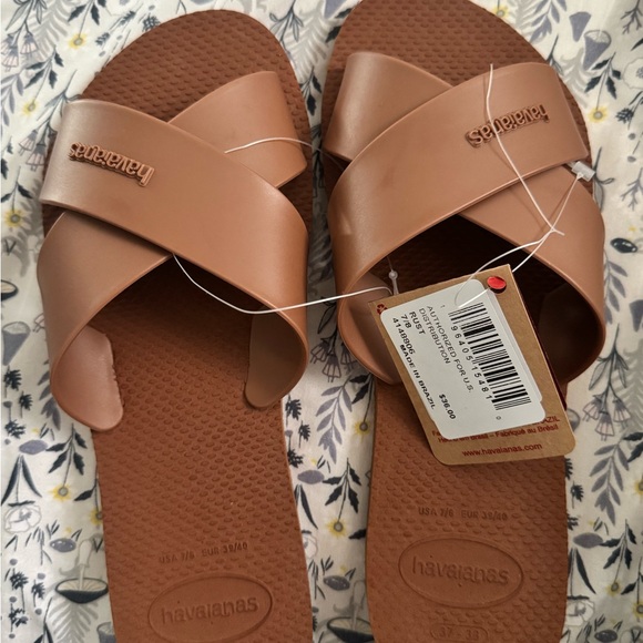 Havaianas Tan Sandals Cross-Strap Minimalist Design - Picture 1 of 2